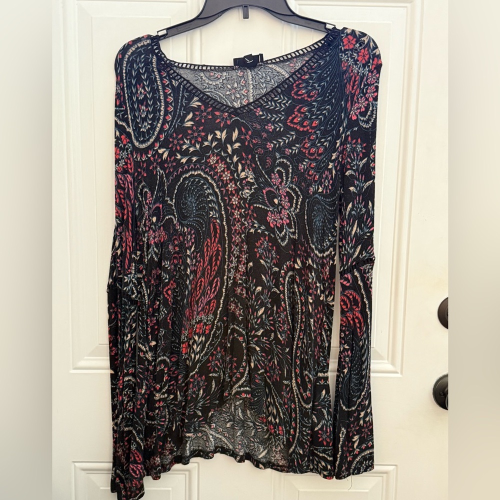 Jessica Simpson Black Paisley Lattice V Neck Handkerchief Hem Bell Sleeve Top M